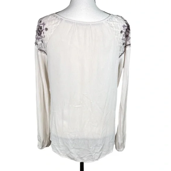 Altar’d State Boho Tassel Blouse - Picture 3 of 7
